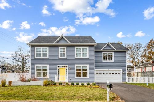 Edgewater House | Golden Anchor Retreat Lux Living!