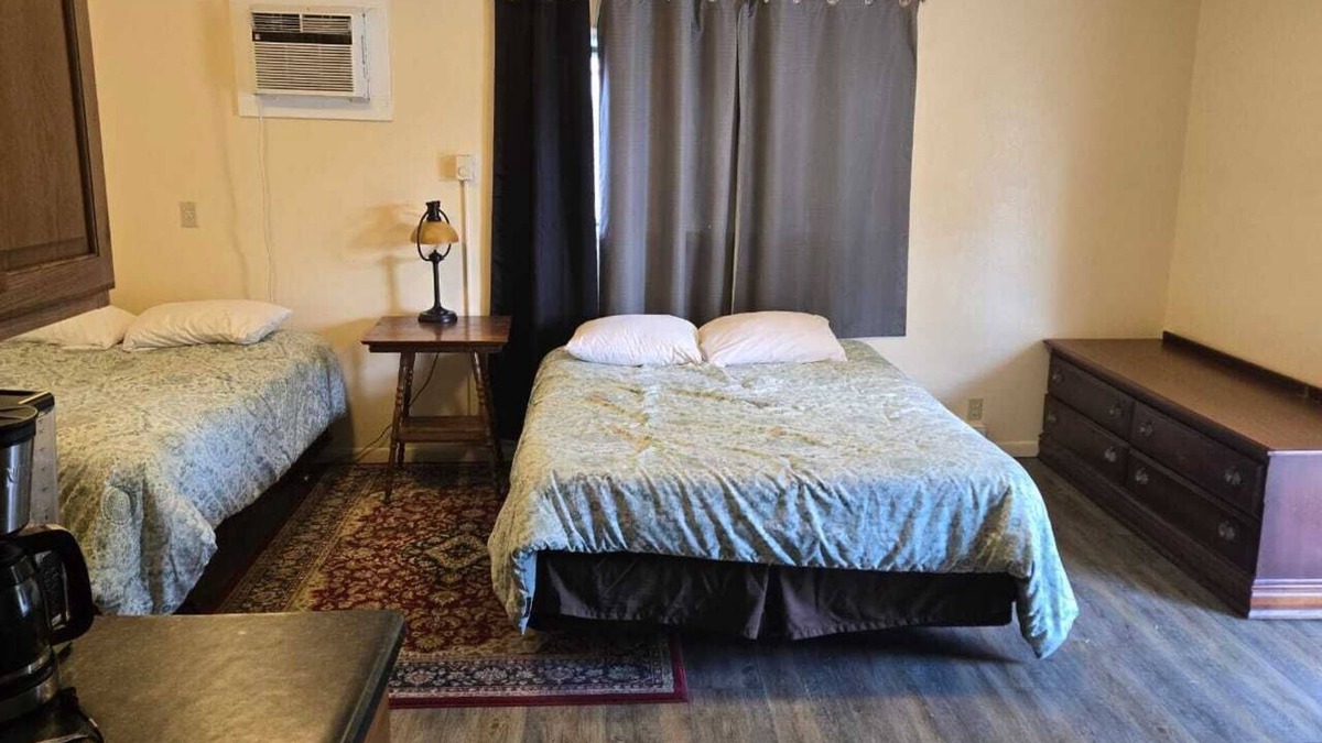 Traer Hotel | Golden Door Motel