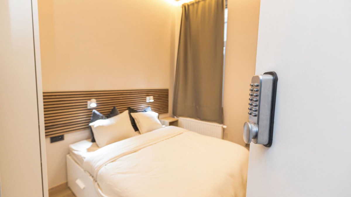 Ixelles Apartment | Golden Dove Luxury Apart 2