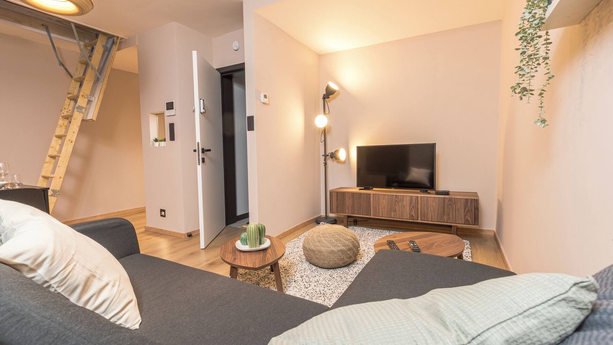 Postel Apartment | Golden Dove Luxury Apartment 3