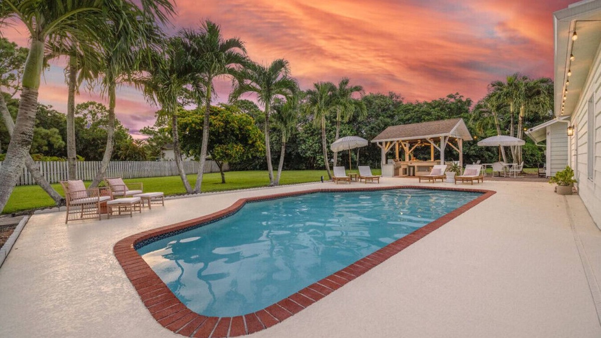 Palm Beach Country Estates House | Golden Fall Stay Views, Vibes & Pickleball