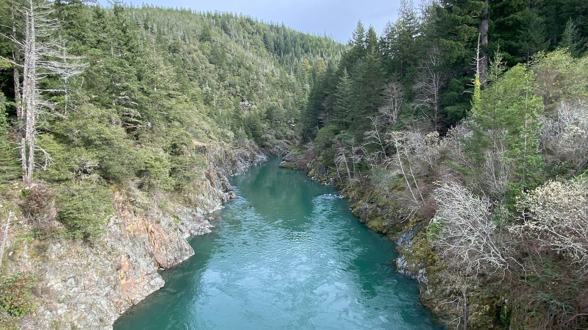 Crescent City House | Golden Grove On the River! Amazing home above the Smith River.