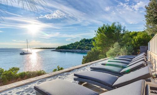 Jezera Villa | Golden Haven