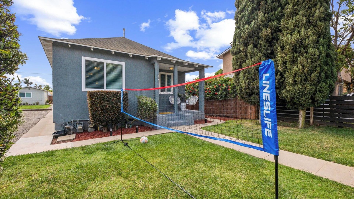 Stockton House | Golden Hill 3BR Sleeps 8 Near Zoo & Downtown