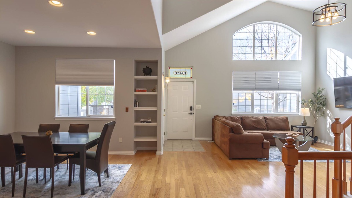 Seven Hills House | Golden Hour House - 2 primary bedrooms & garage