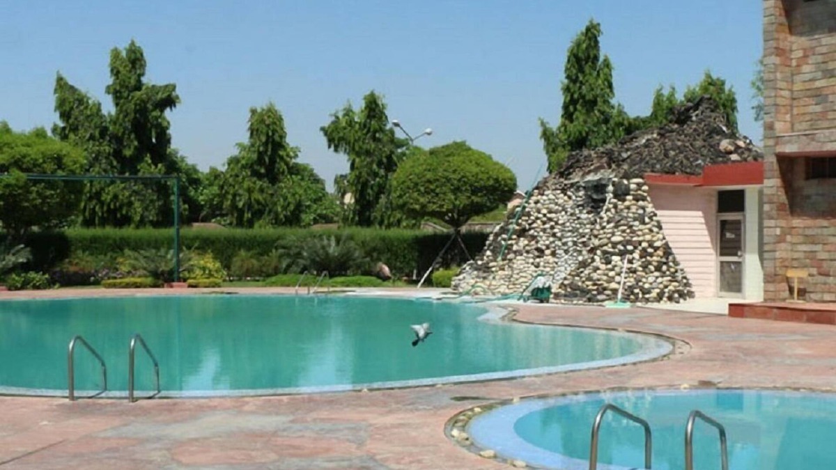 Bhiwadi Hotel | Golden Huts Resorts