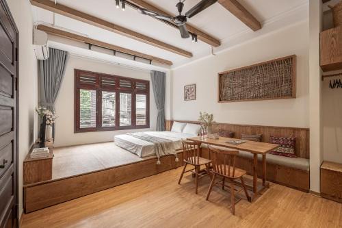 Hai Ba Trung Apartment | GOLDEN Luxury House-French Niche Place in Centre-Rooftop Pool-Free EarlyCheckin