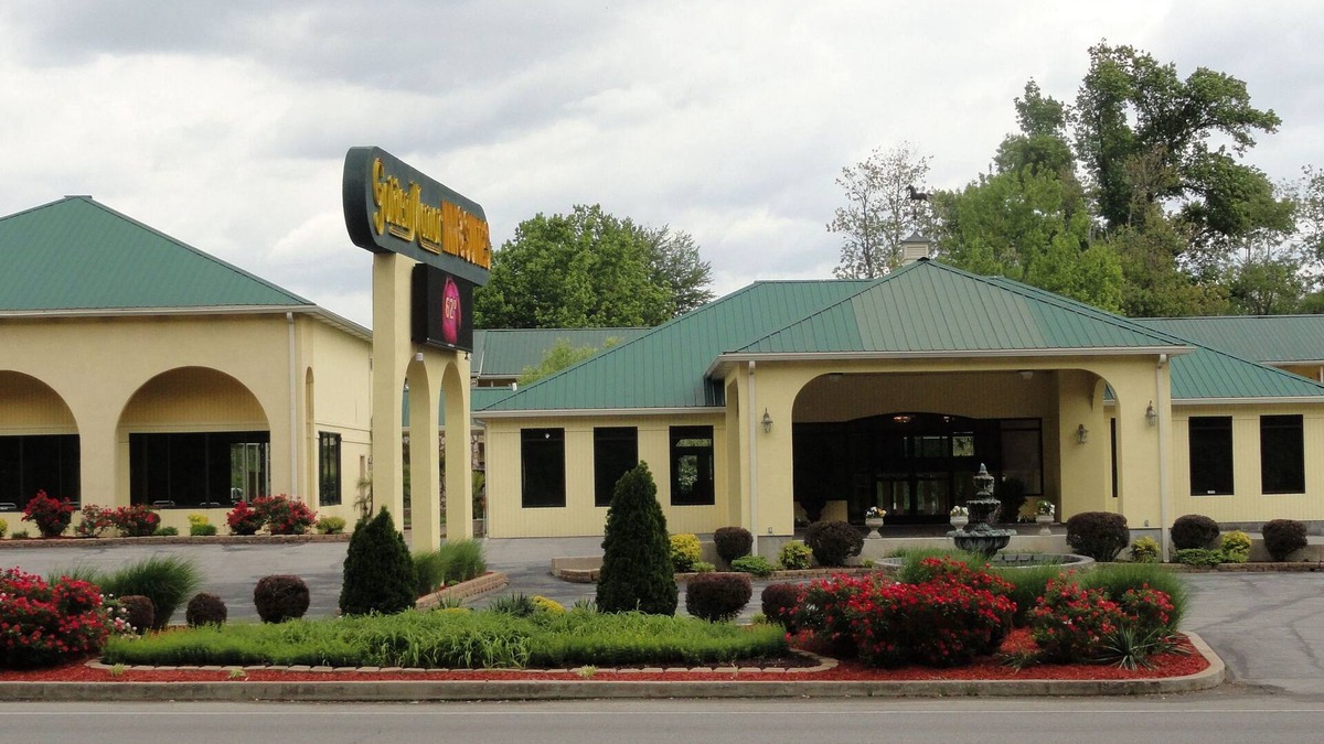 Muldraugh Hotel | Golden Manor Inn & Suites