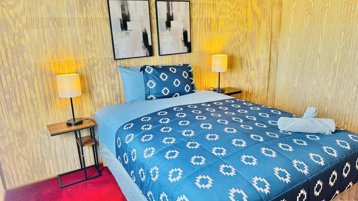 Silver Springs House | Golden Oak Retreat|3Bedrooms|2bathrooms|16Sleeps