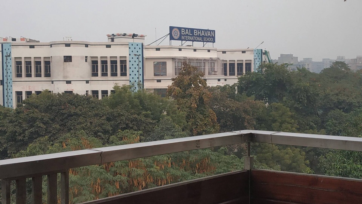 Dwarka Hotel | Golden Palm Suites