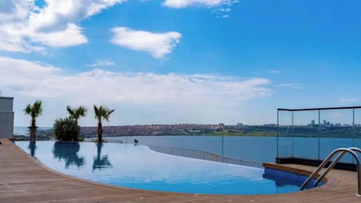 Kucukcekmece House | Golden Stone House Pool, Lake And Garden View