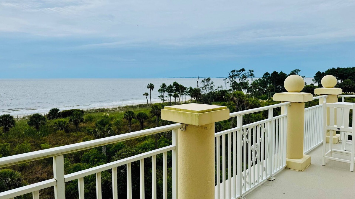 Daufuskie Island Condo | Golf Cart Included Ocean Front Penthouse Suite 3 BR 3BTH Condo with Pool