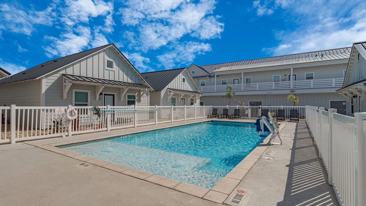 Port Aransas Condo | Golf Cart Included, Pet Friendly, Shared Pool, Parking for 1 Vehicle