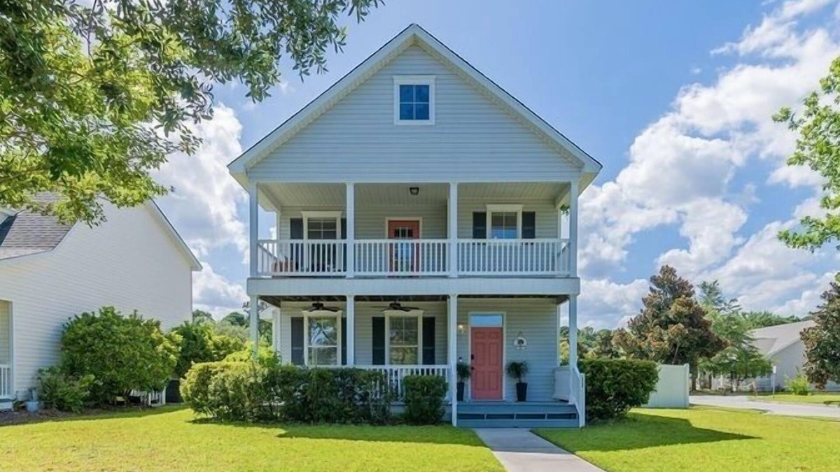Old Town Bluffton House | GOLF CART! Remodeled home near Old Town, Xbox!