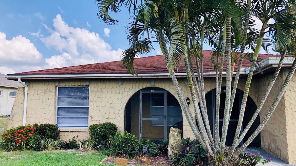 San Carlos Park House | GOLF COURSE DUPLEX 2 bedroom 1 bath