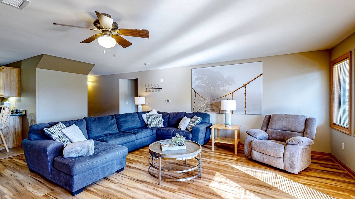 Dellwood Condo | Golf course-front condo with pool, hot tub, dock, tennis, golf, & private beach
