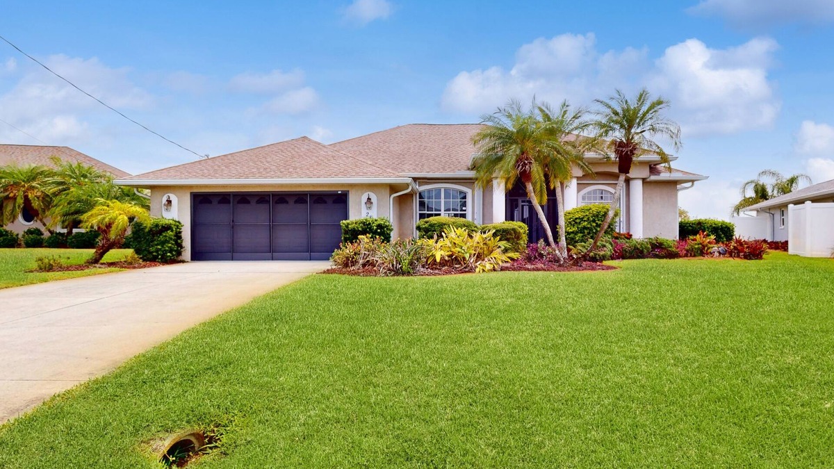 White Marsh House | Golf course front home with private pool, lanai, & internet