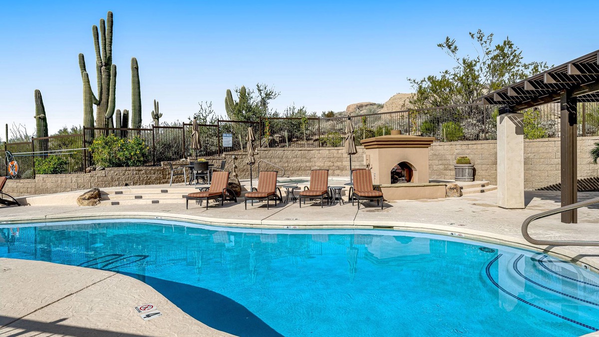 Troon North Condo | Golf-Course View Condo with Central AC & Washer/Dryer - Shared Pool & Hot Tub