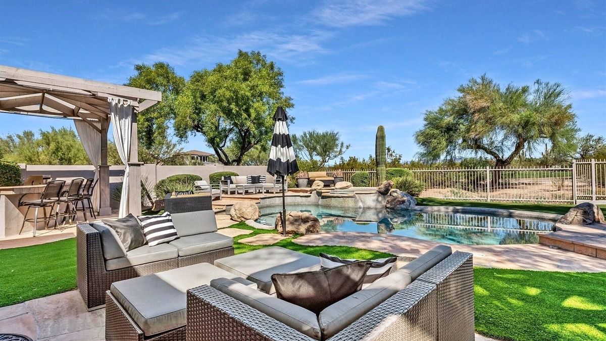 Glen Eagle House | GOLF COURSE VIEW LOT | Heated Pool & Hot Tub | EV!