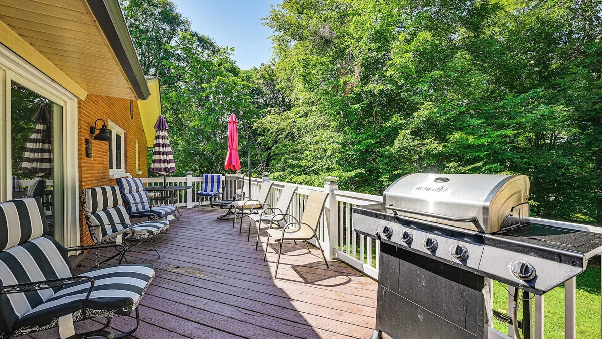 Vine Grove House | Golf Course Views & Games Galore - Vine Grove Gem!