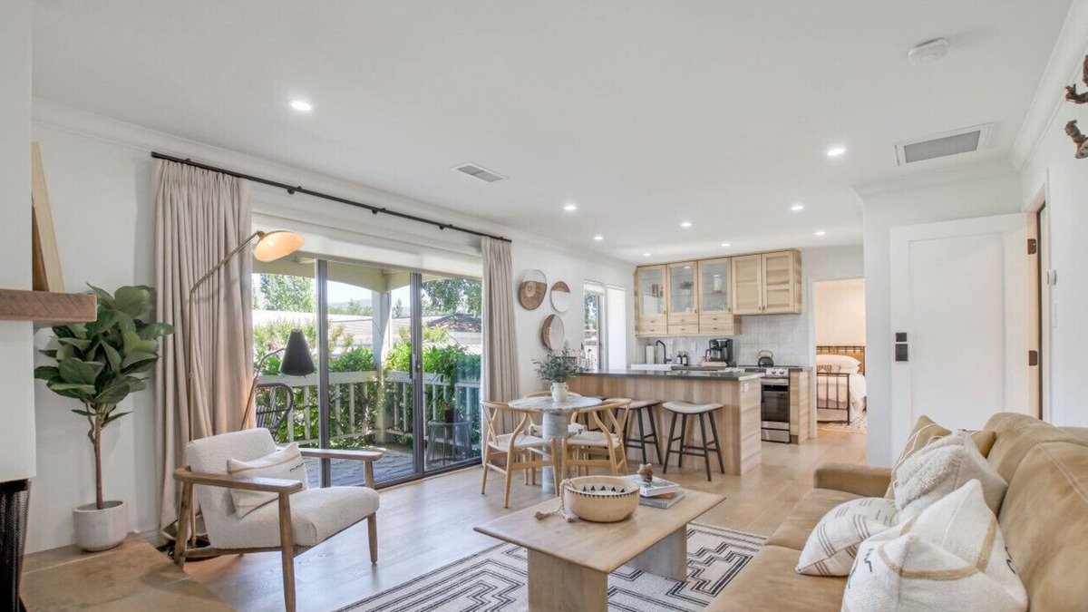 Napa Condo | Golf Course Views, Pool, King Bed & Balcony