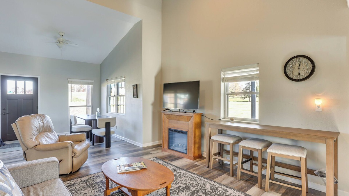 Oakland City House | Golf Course Views: Oakland City Retreat