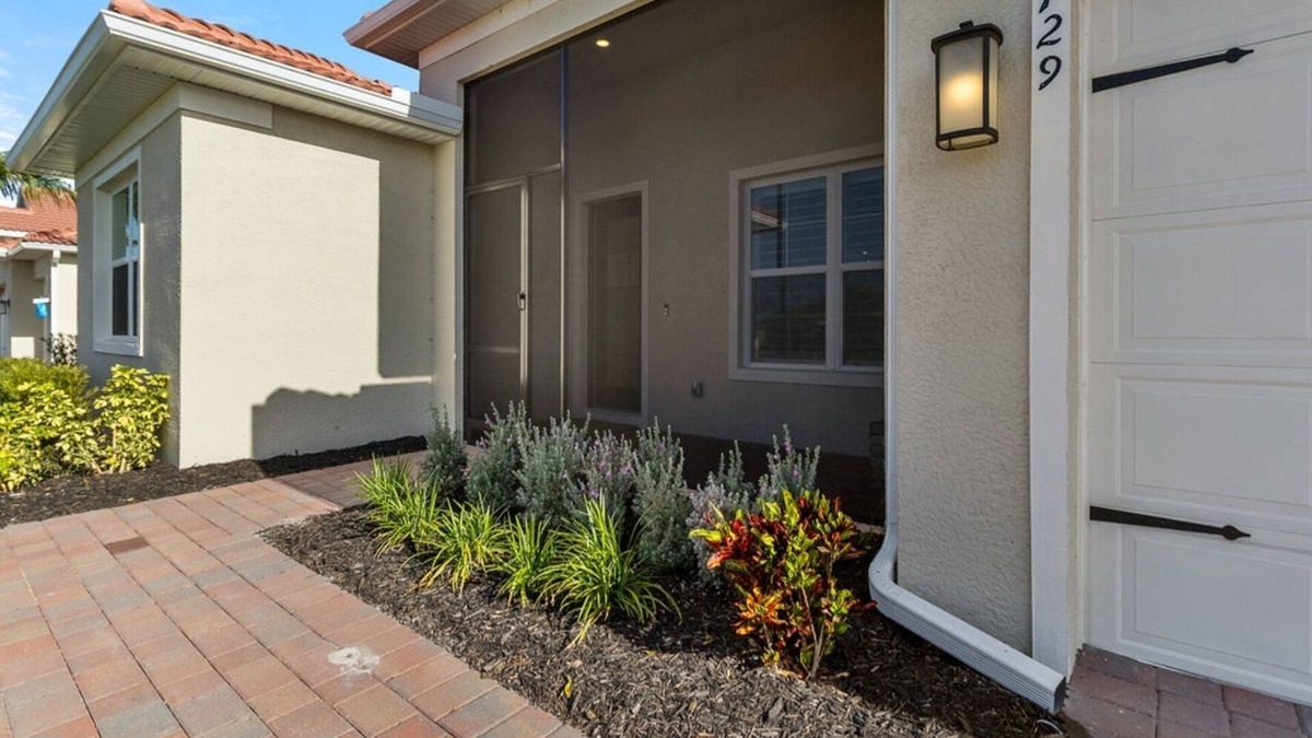 Naples House | Golf Estates gated community. Enjoy luxurious living with lake viewn