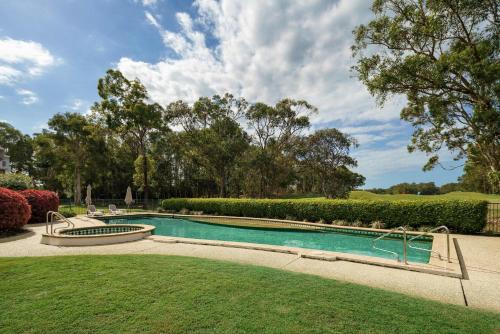 Twin Waters Apartment | Golf Getaway Close to the Beach in Twin Waters