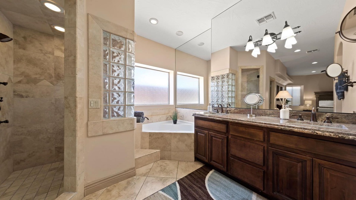 Mesquite House | GOLF HUB MANSION 16 bed & 6 Bath 6,000 sq ft within 5 minutes of 7 Golf Courses