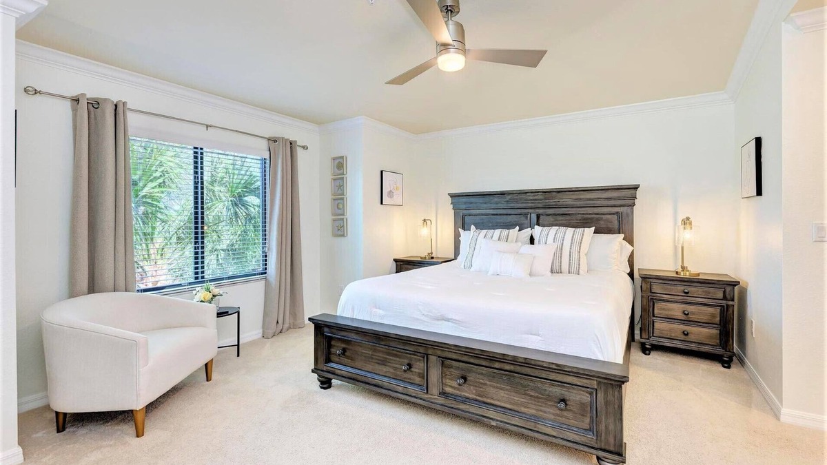 Lakewood Ranch Condo | Golf/Lake Views, Larger Corner Condo, King/Queen