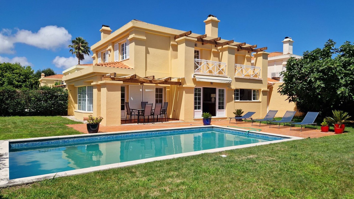 Sao Pedro de Penaferrim Ski Chalet | GOLF LOVERS PARADISE 4BR VILLA WITH POOL