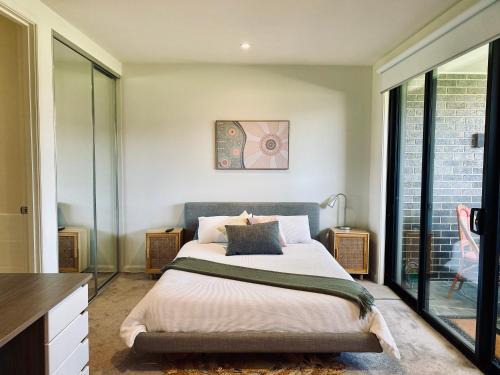 Cheltenham Bed & Breakfast | Golf Sandbelt Private Room with Ensuite inc Breakfast