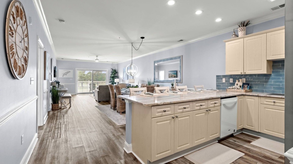 Central Myrtle Beach Condo | Golf & Sunshine - Spacious Condo Overlooking the Green