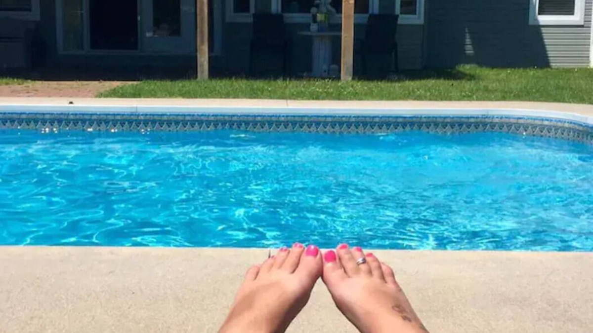 Stratford House | Golf, Swim & Repeat 5 Bedroom home with inground pool on golf course