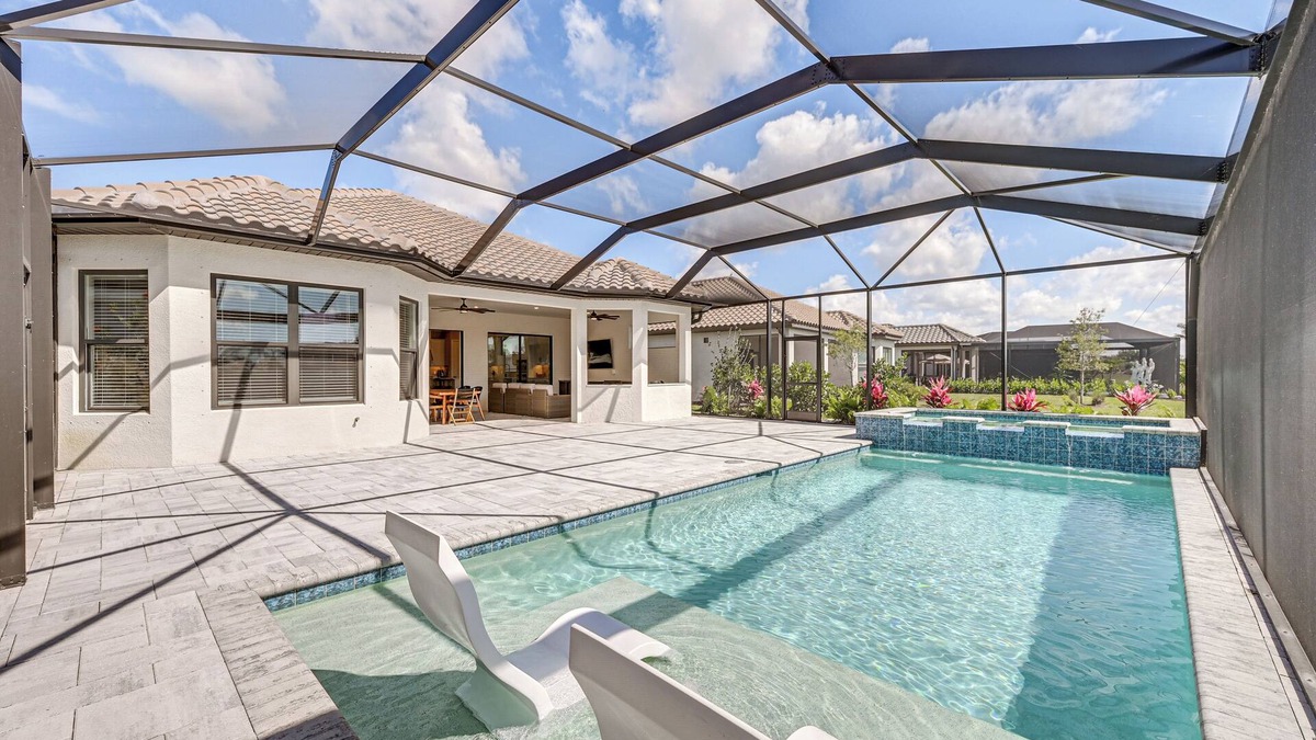 Naples House | Golf, Swim, Shop & More: Luxury Retreat in Naples!
