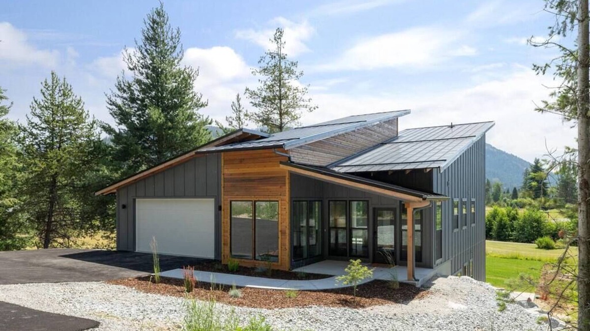 Sandpoint House | Golfer's Paradise with HOT TUB and Mountain Views
