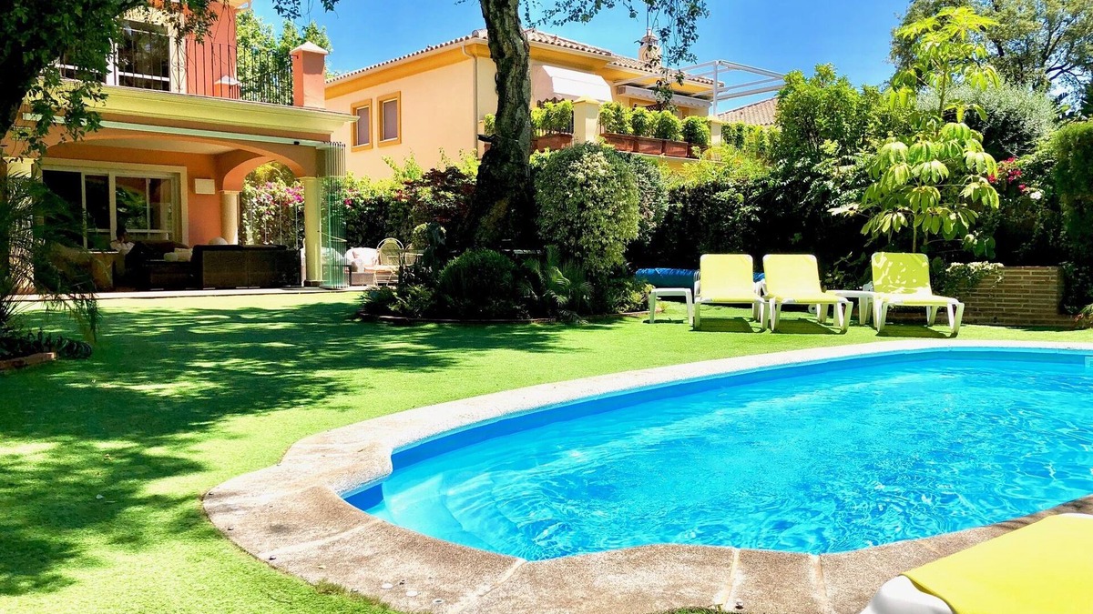 Marbella Villa | Golfers & Beach Villa with heated pool