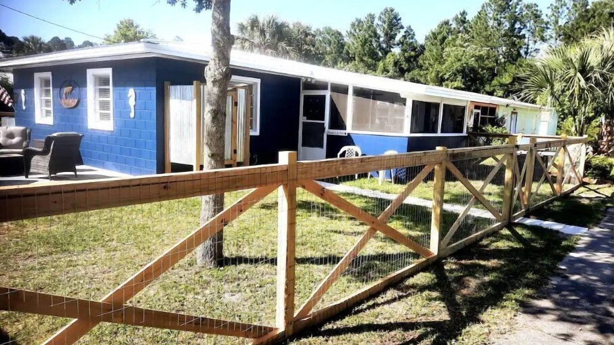 Lanark Village Condo | Gone Fishing 2, Close to Coast Cottage
