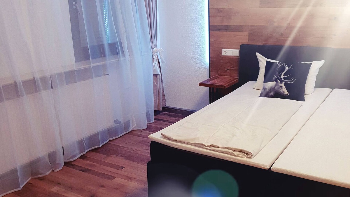 Lampoldshausen Hotel | Good access to the motorway, central location, quiet rooms, large beer garden,