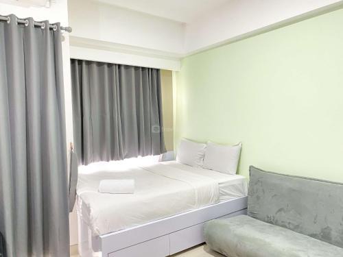 Duren Sawit Apartment | Good and Homey Studio at Gateway Park LRT City Jatibening Apartment By Travelio