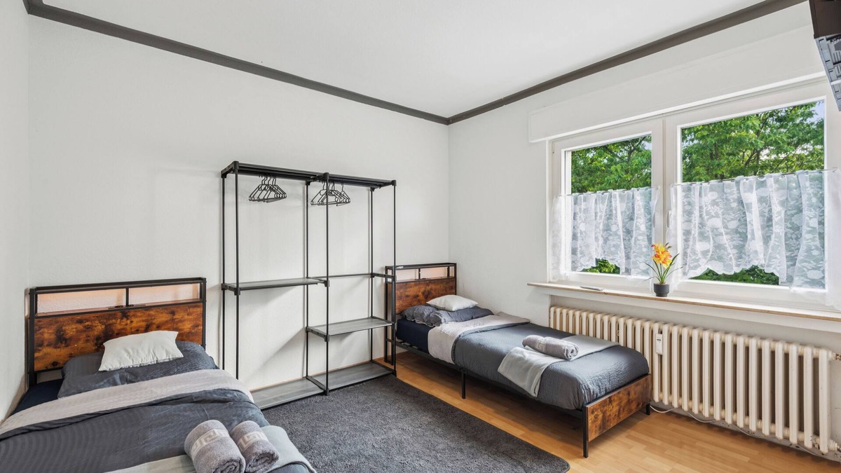 Velbert Apartment | Good location, ideal for fitters, trade fair guests, 3 bedrooms, SmartTV