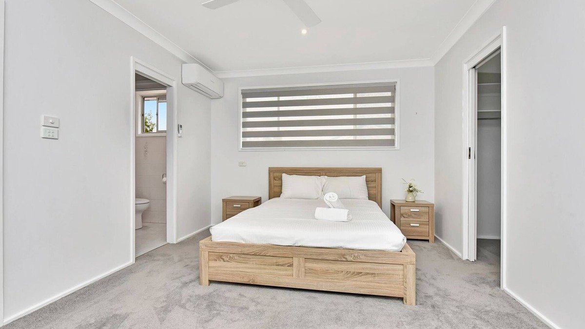 Booragul House | Good Vibes Bayside - Lake Foreshore with Private Pool