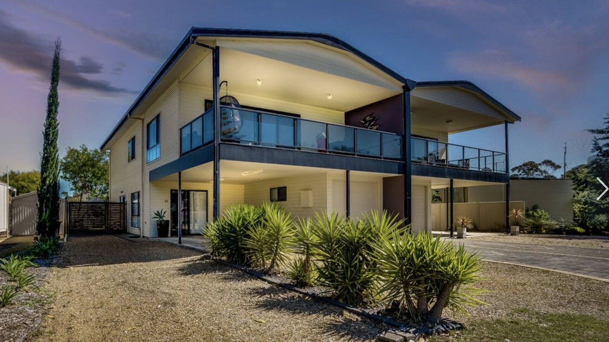 Goolwa South House | Goolwa serenity, Great balcony, Modern, peaceful, water and attractions close by