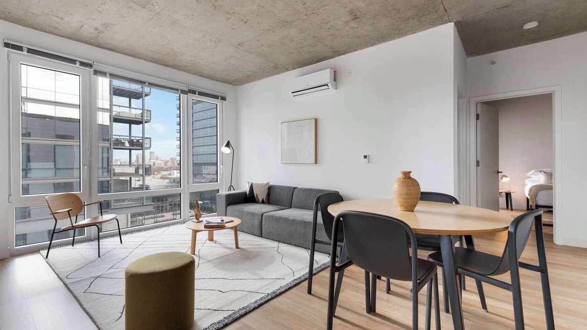 River North Apartment | Goose Island Gem, Stay & Connect, In a 4BR