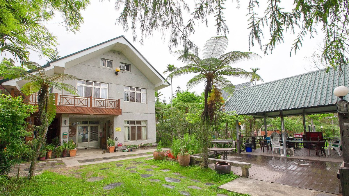 Luye Bed & Breakfast | GOOSE NEST Garden B&B