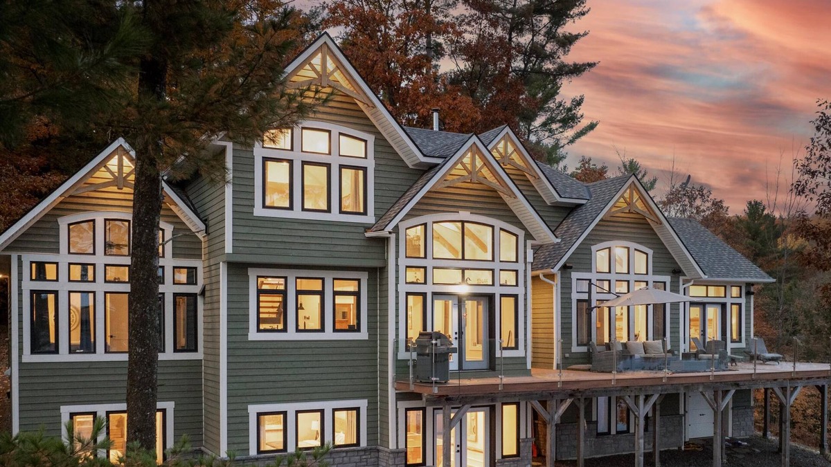 Utterson Cottage | Gorgeous 8Bed, 5Bath Cottage on 3 Mile Lake! Spacious Deck! Privacy! Views!