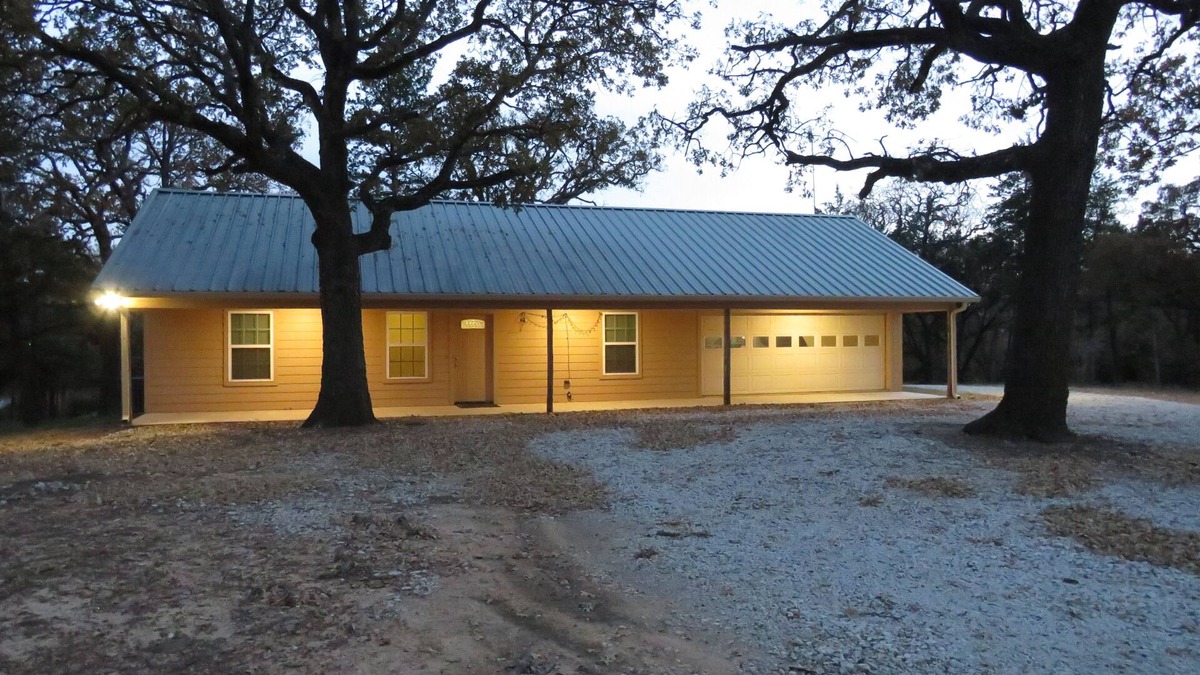 Gainesville House | Gorgeous 2 bed 2 bath house on 3 acres off Hwy 82
