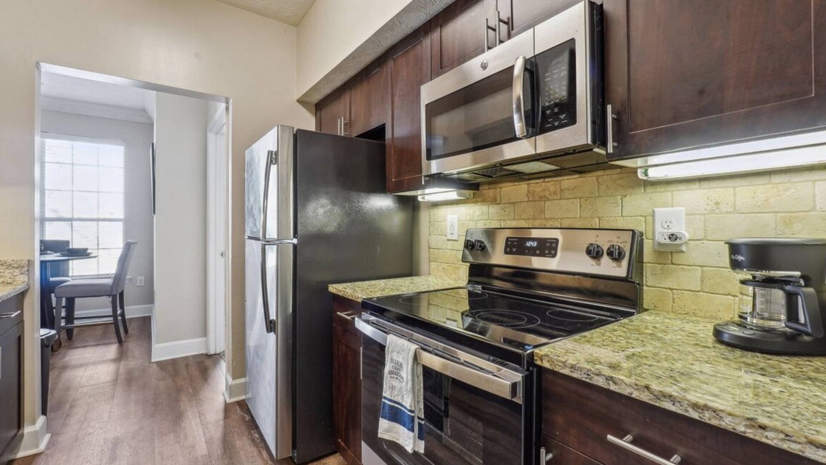 Lindbergh Apartment | Gorgeous 2 bed 2 Bath!