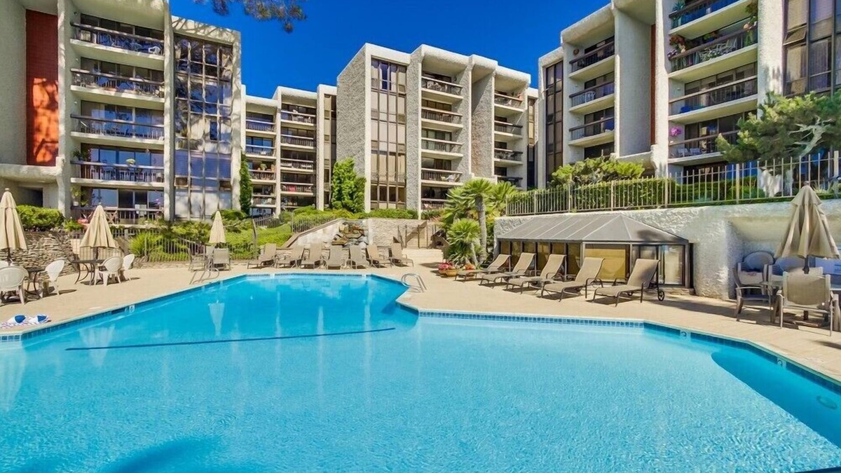 Crown Point Condo | Gorgeous 2 Bed/2 Bath Bayfront Property- 30 Night Minimum Required
