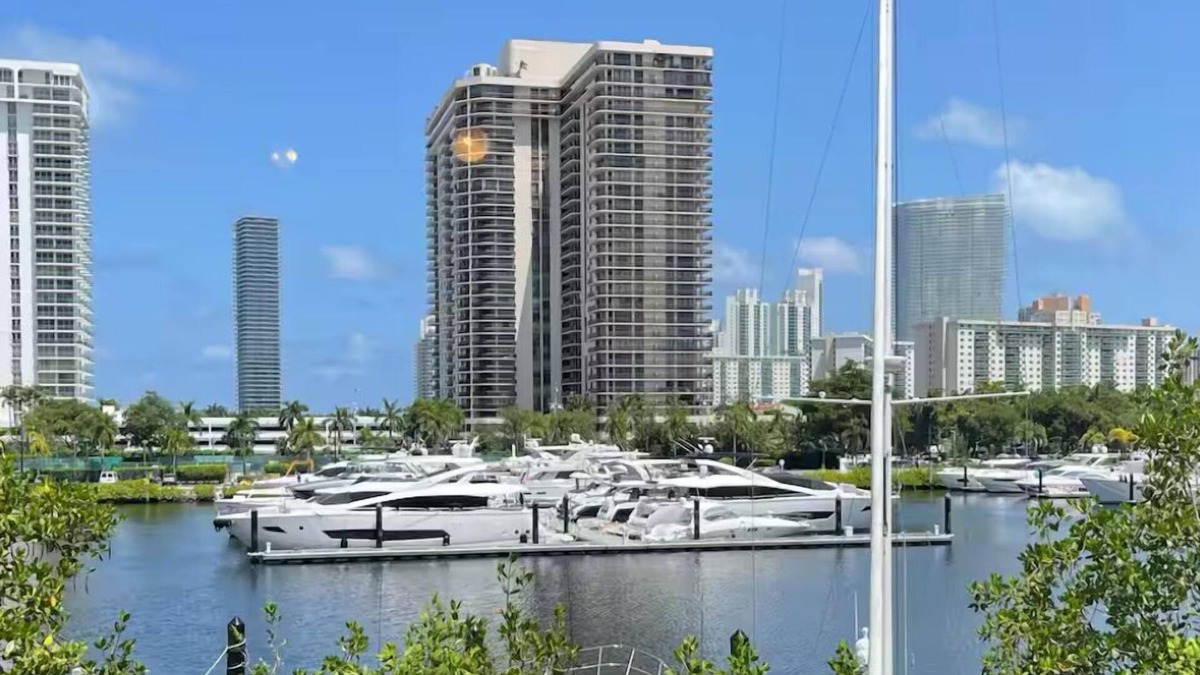 Aventura Apartment | Gorgeous 2B/2B @ heart of Aventura WIFI/PARKING